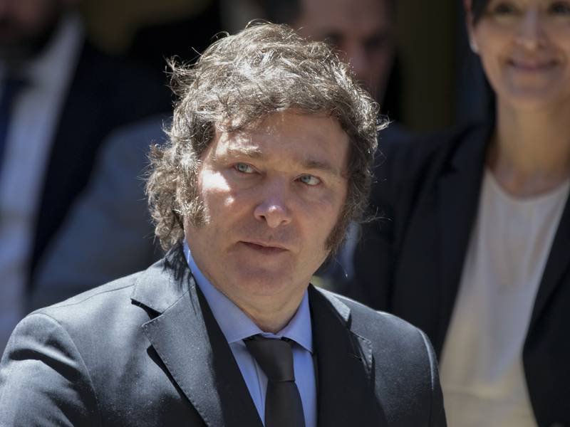 Presidente Petro ordenó la expulsión de diplomáticos argentinos luego de declaraciones de Milei: “asesino terrorista”