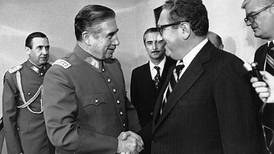 Adiós a Kissinger: el Nobel de la Paz que instigó el Golpe y apadrinó la dictadura de Pinochet