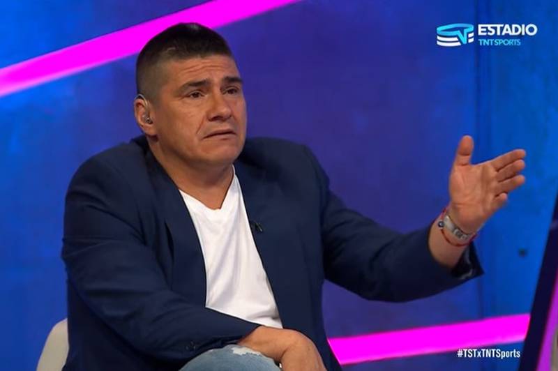 El panelista del programa de TNT Sports entregó su fórmula para que Arturo Vidal pueda jugar en Boca Juniors y Colo Colo, sin molestar a los hinchas albos.