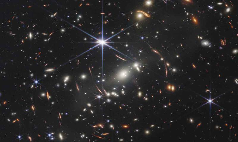 Imagen del cúmulo de galaxias captada por el Telescopio Espacial James Webb,