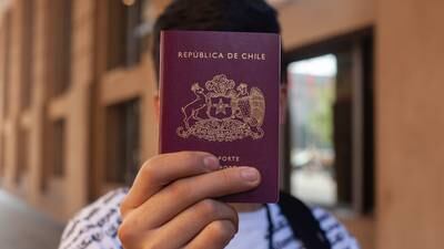 “No diré que Chile esté exento”: Embajadora de EE. UU. advierte sobre riesgos en programa Visa Waiver