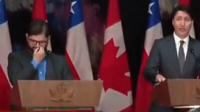 “Lo hizo pelotita”: Comentado hurgueteo de Gabriel Boric en conferencia con Justin Trudeau