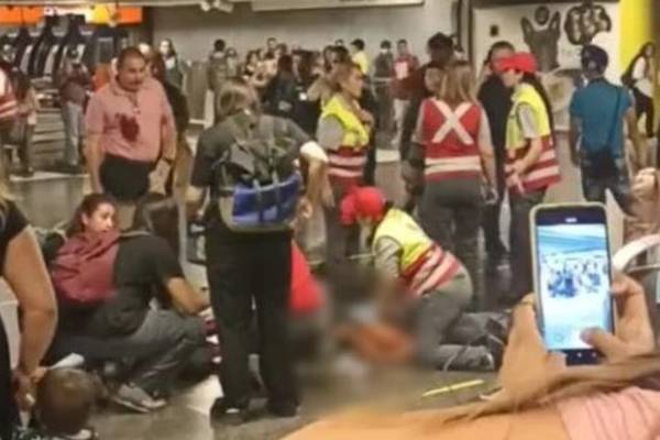 Terror en el Metro: Dos jóvenes fueron apuñaladas tras violenta riña en Estación Tobalaba