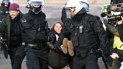 Arrestan a Greta Thurnberg en Alemania en protestas contra la extensión de una mina de carbón