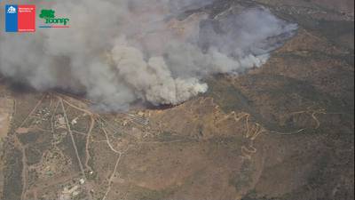 Declaran ‘Alerta Roja’ para Pudahuel y ‘Amarilla’ en Curacaví por incendio forestal en la Región Metropolitana