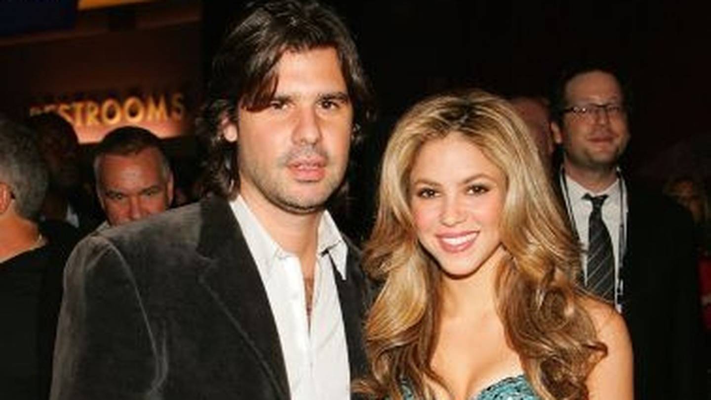 Shakira y Antonio De la Rua.