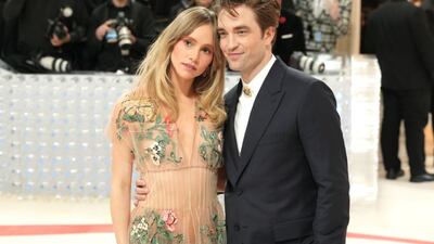 Suki Waterhouse, novia de Robert Pattinson, muestra el look más elegante para embarazadas