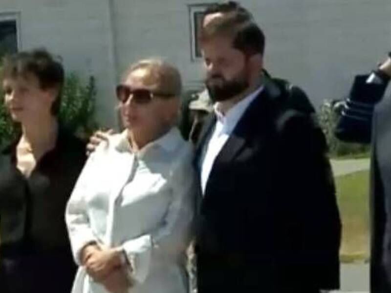 Pdte. Boric brinda gesto amable con Cecilia Morel tras arribo de cuerpo de Piñera a Santiago