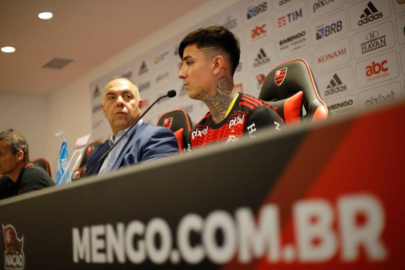 Erick Pulgar fue presentado en Flamengo