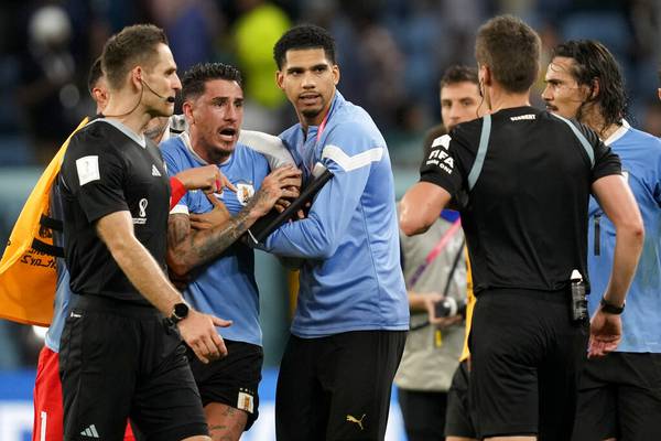 “Son muy malos perdedores estos hue...”: el furioso descargo de Mauricio Pinilla contra los jugadores de Uruguay