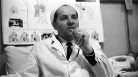 Vladimir Demikhov: el doctor que creó al perro de dos cabezas pero parió la ciencia del trasplante
