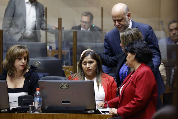 Fabiola Campillai queda llorando tras acusación de Dra. Cordero y recibe apoyo de senadores