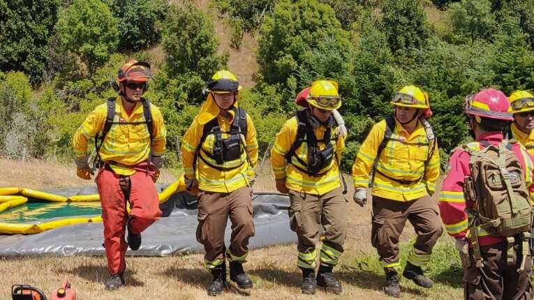 CONAF y Municipalidad de Lago Verde instalaron piscina de 40 mil litros para el combarte de los incendios forestales.