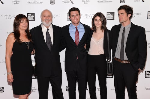 Nick Reiner, hijo de Rob Reiner, figura como presunto sospechoso en la muerte de sus padres en Los Ángeles