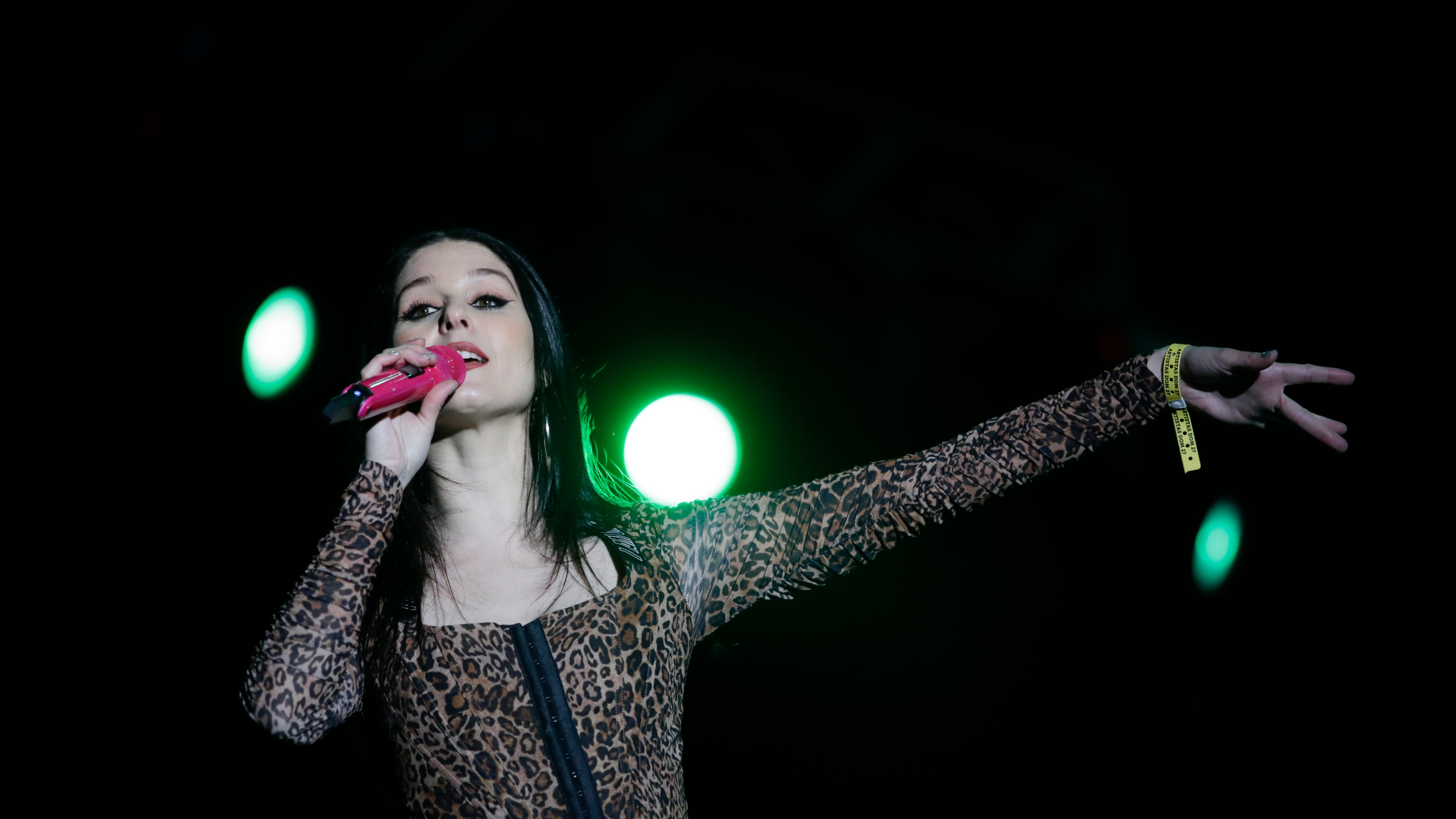 Francisca Valenzuela, de Chile, durante su presentación en el Festival Rock al Parque 2022 en Bogotá.