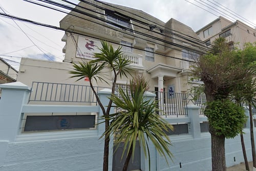 PDI investiga a profesora de colegio en Viña del Mar que habría amarrado y puesto cinta adhesiva en la boca a niños de segundo básico: fue desvinculada