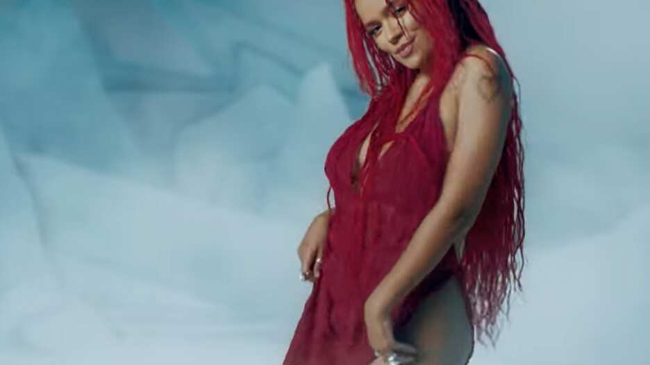 Karol G en el videoclip de TQG
