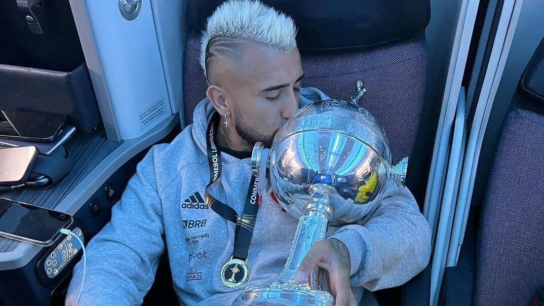 El seleccionado chileno celebró el título de Copa Libertadores con Flamengo troleando a Ecuador y mandándole un potente mensaje a Real Madrid.