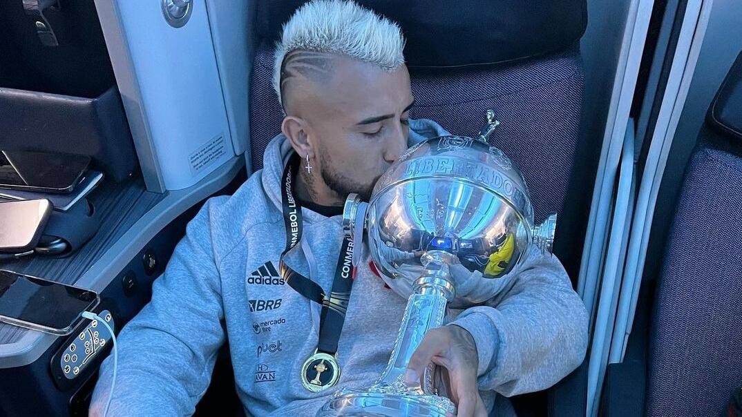 El seleccionado chileno celebró el título de Copa Libertadores con Flamengo troleando a Ecuador y mandándole un potente mensaje a Real Madrid.