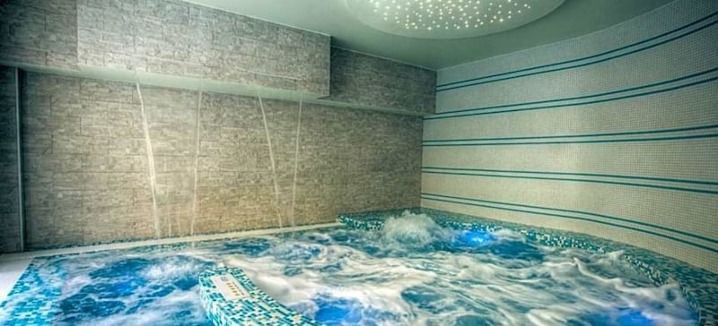 Un niño falleció tras ser succionado por el filtro de un jacuzzi durante unas vacaciones familiares.