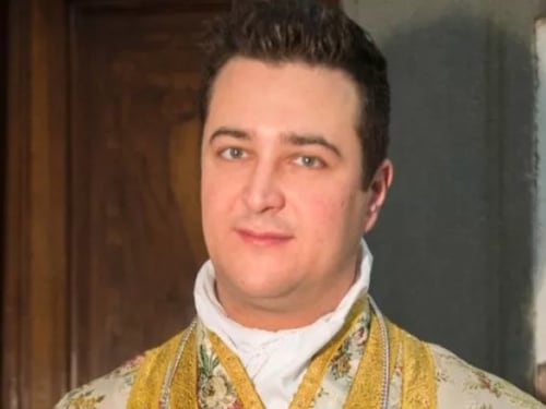 A la cárcel el cura italiano que robaba las donaciones de feligreses para comprar drogas y hacer orgías