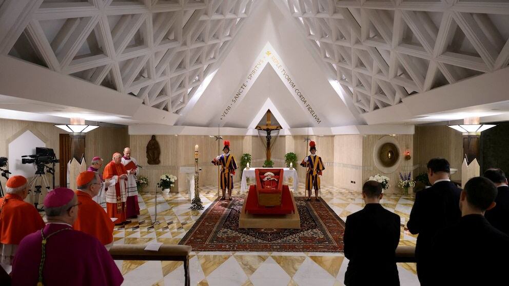 El Vaticano revela las primeras imágenes del Papa Francisco en su féretro: funeral será este sábado