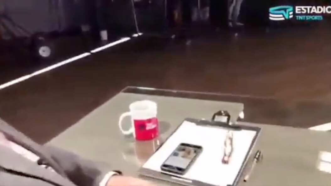 El periodista fue descubierto in fraganti