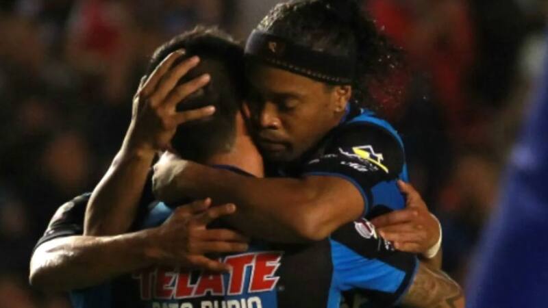 Patricio Rubio y Ronaldinho fueron compañeros en Querétaro