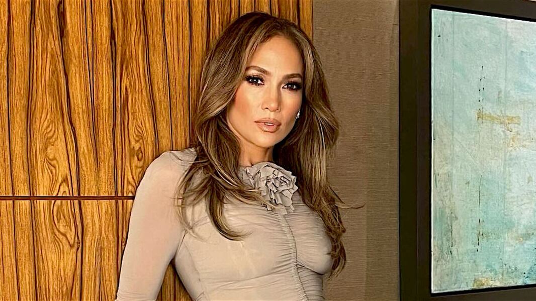 La actriz y cantante viene a presentar su película Atlas