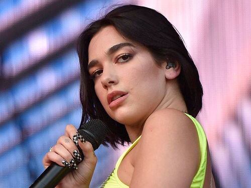 El vestido de Dua Lipa que ha causado divertidas reacciones y memes en las redes
