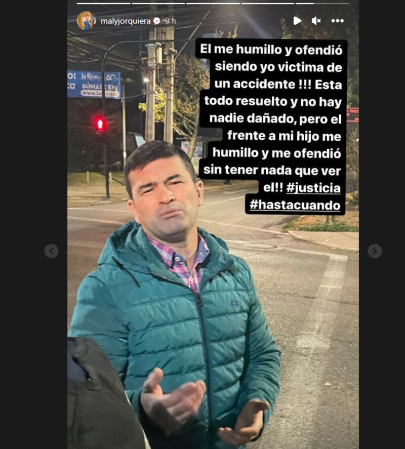 Maly Jorquiera pasó de su característica risa al miedo, rabia e impotencia. Esto, luego que un desconocido la comenzara a insultar en la vía pública y provocara que otras mujeres se sumaran al ataque verbal. Todo esto, tras ser chocada por otro hombre, quien intentó adelantarla.
“Hoy me chocaron con mi hijo y este hombre que no tenía nada que ver y yo siendo víctima de un accidente me ofendió y humilló hasta morir!. Él ni siquiera tenía que ver en la situación”. #Justicia”, escribió la ex integrante del Club de la Comedia.
Fue luego del impacto que la comediante se bajó a conversar con el involucrado, cuando fue interceptada por un hombre que comenzó a intimidarla con insultos de grueso calibre, siendo que ella era la única afectada.
“Siendo la víctima, este caballero se entrometió en esta situación y terminó apoyando a la persona que me había dañado, y pudo matarme a mi y mi hijo”, indicó la comediante consignó el medio La Cuarta.
Según relató “este hombre me empezó a amenazar, yo sólo quería llevarme a Lucas a la casa- Unas personas que estaban frente a esta situación me dijeron: ‘te cuido a tu hijo, mientras solucionas este problema’, ‘que nadie había muerto’, yo ando con ene cuidado porque Chile está muy heavy”.
Además, indicó que a la agresión verbal del enajenado hombre, se sumaron otras mujeres.
“Este tipo me ofendió, me puteó, después llegaron otras señoras que se sumaron a esta puteada para mí que era la víctima y les dije: ‘oye no voy a exponer a esto a mi hijo’”.
Debido a la violenta situación, decidió funar al sujeto en sus redes, donde comentó lo ocurrido.
“El me humilló y ofendió siendo yo la víctima de un accidente. Está todo resuelto y no hay nadie dañado, pero él, frente a mi hijo, me humilló y me ofendió sin tener nada que ver”, comentó en Instagram. Agregando que “lo expongo porque estaba como loco, y me puteaba a mí siendo la víctima y se unió con un grupo de señoras que me trataban mal (...) no entiendo que está pasando en Chile”, comentó al citad medio.
De igual manera, aclaró que la persona que protagonizó el choque le pidió disculpas y llegaron a un acuerdo para solucionar el problema, mientras que el otro sujeto no paraba de tratarla mal.