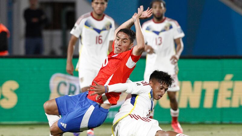 Luciano Cabral celebra su debut con la camiseta de la selección y le envía mensaje de apoyo a Jorge Valdivia: “Intenté mostrar algo como lo que él hacía en cancha”