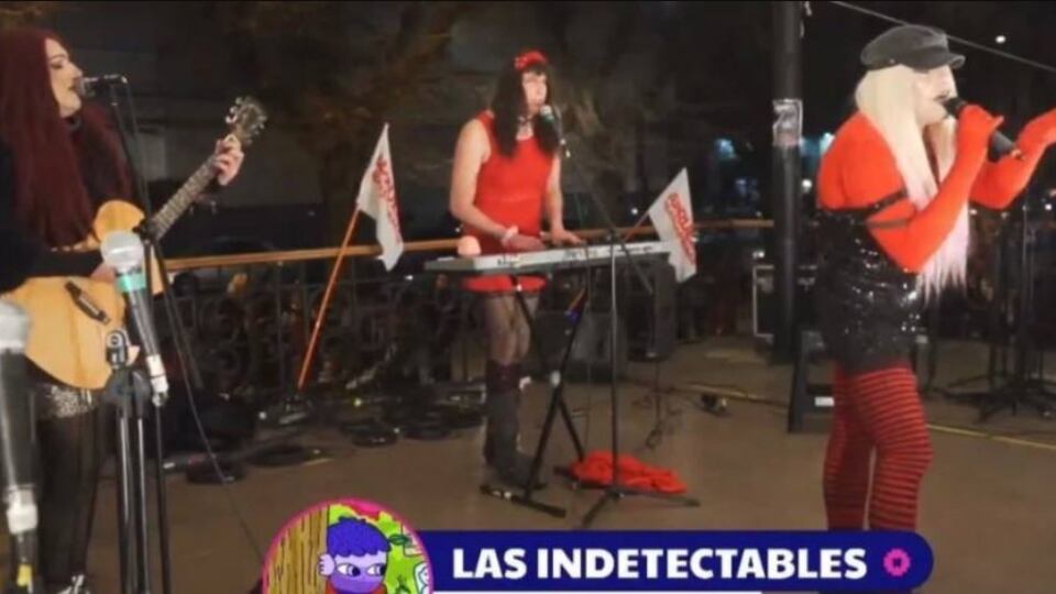 Las Indetectables reclaman el pago de 30 mil pesos cada una, por evento en Valparaíso.