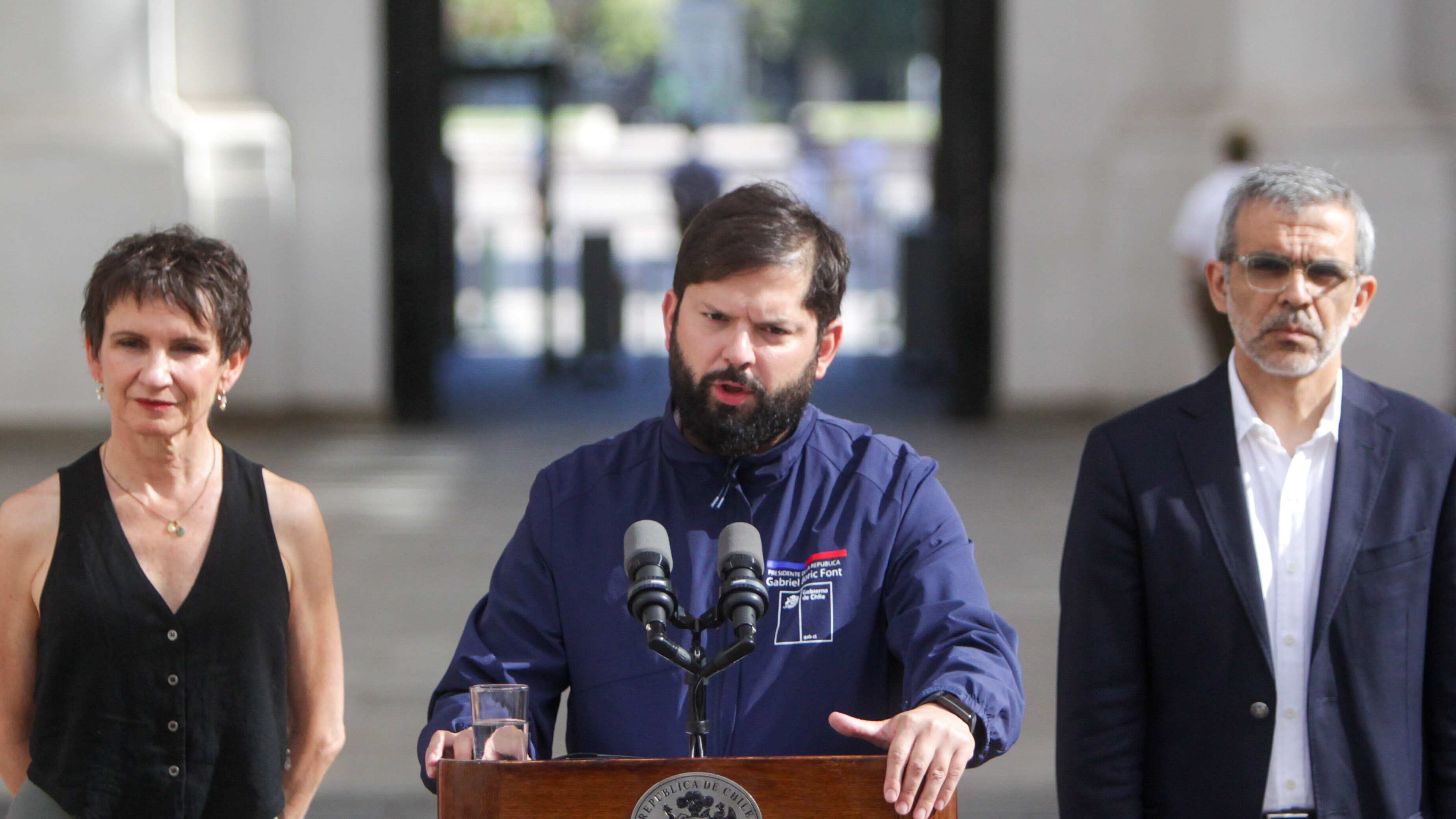 l Presidente de la República, Gabriel Boric Font, se reúne con la ministra del Interior y Seguridad Pública, Carolina Tohá, y el subsecretario del Interior, Luis Cordero | FOTO: LUKAS SOLIS / AGENCIAUNO