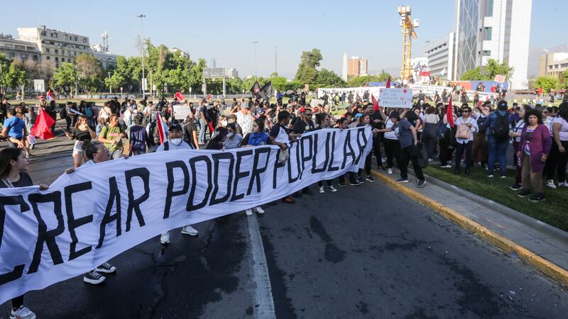 Conmemoración de los 5 años del Estallido Social termina con incidentes en Plaza Baquedano