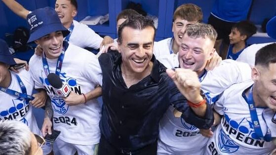 Tras su consagración con Vélez Sarsfield, el entrenador argentino-boliviano ha conseguido títulos de liga en cuatro países distintos. Cuatro en el fútbol boliviano, dos en Ecuador, y seis en Chile.