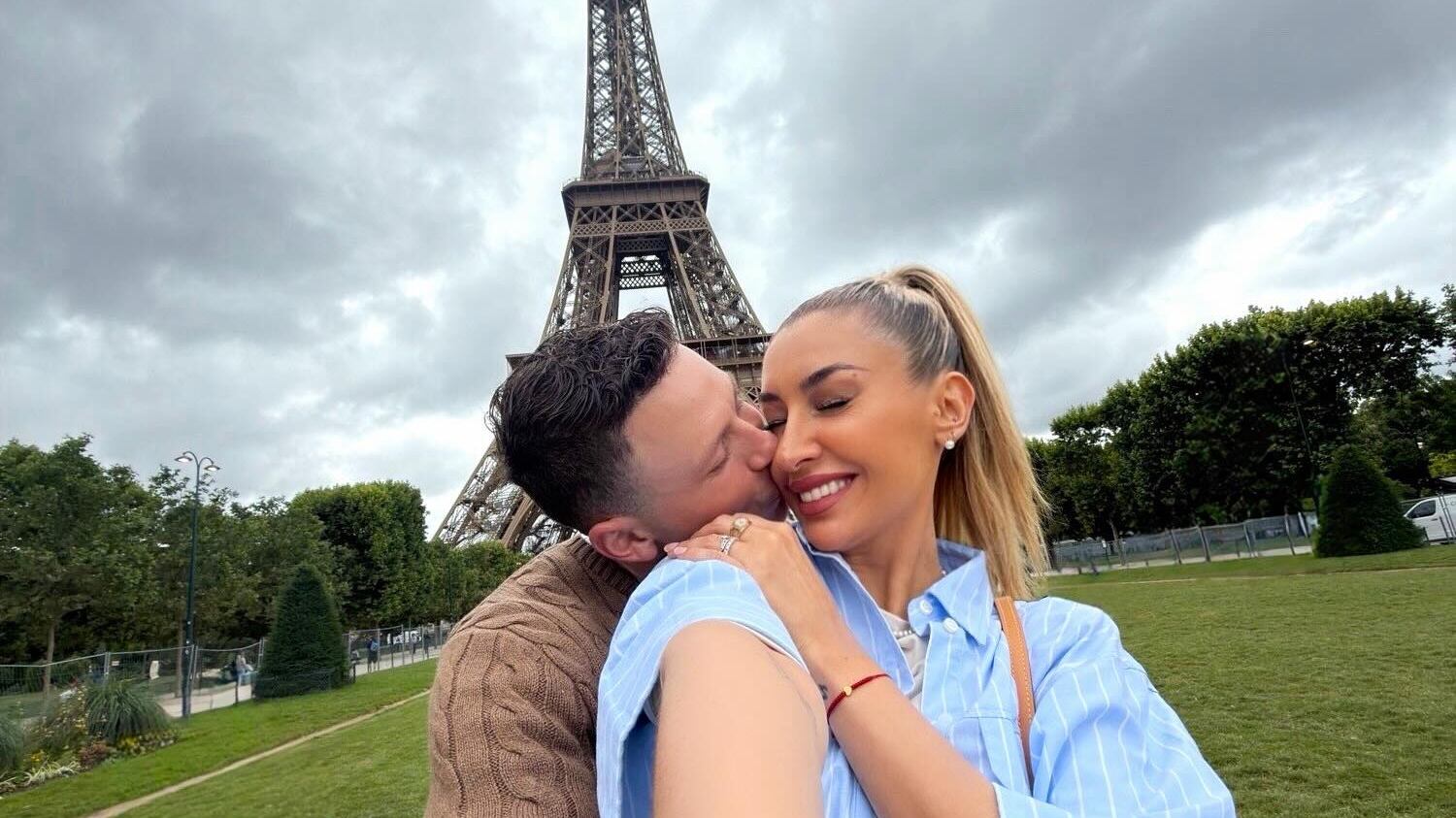 Camila Andrade se llenó de mensajes tras publicar fotografías en París con su nuevo amor