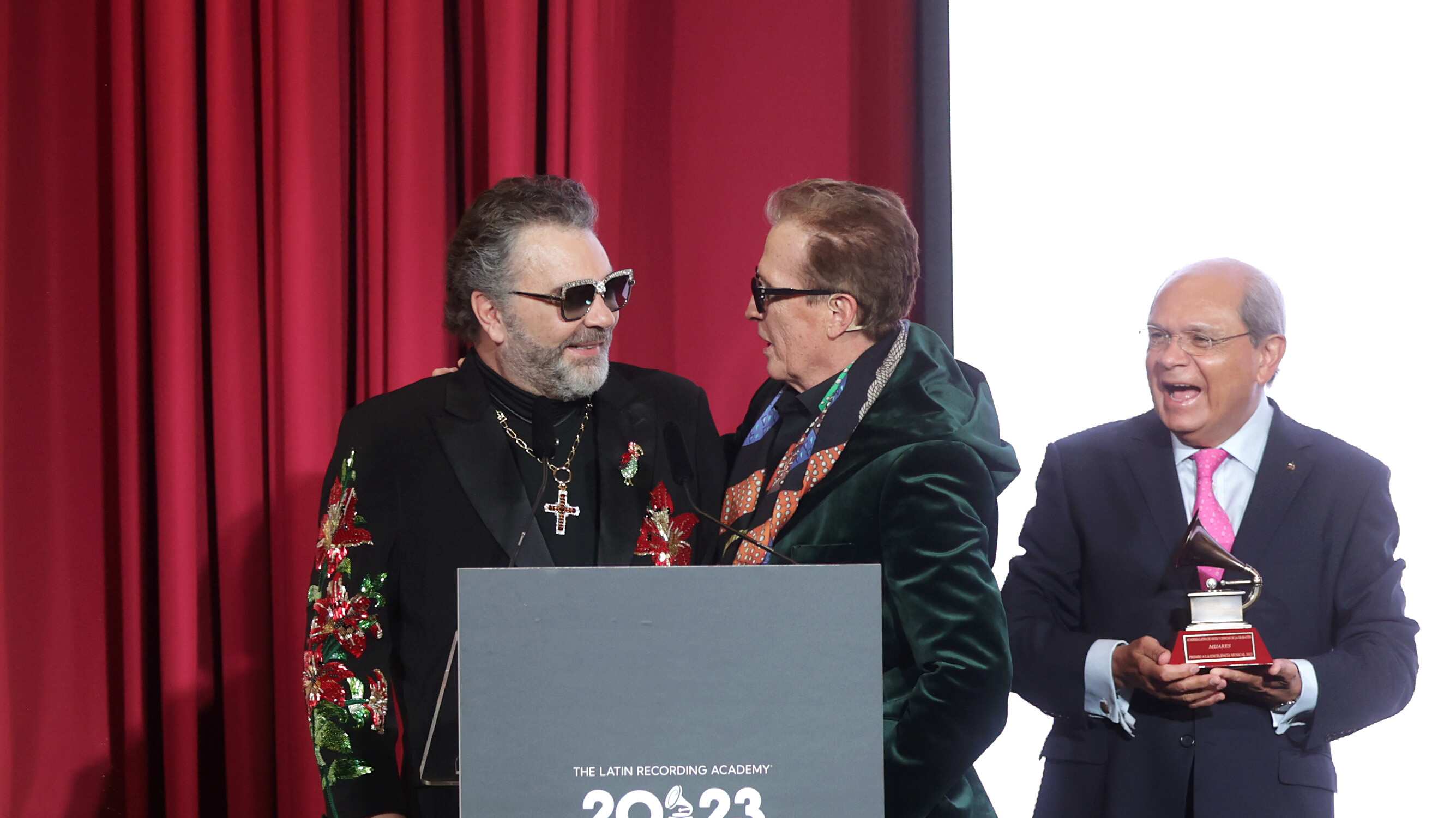 La Semana de la 24ª Entrega Anual del Latin Grammy comenzó con con la entrega de Premios Especiales que incluyó a los siguientes homenajeados: Carmen Linares, Mijares, Arturo Sandoval, Simone, Soda Stereo, Ana Torroja, Alex Acuña, Gustavo Santaolalla y Wisón Torres.