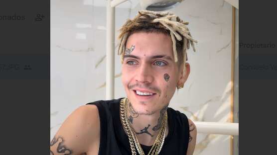 "Hoy vino a vernos @marcianeke para su armonización facial masculina!", escribió la doctora Vivianne Echagüe, la misma a cargo de embellecer a distintos famosos Ignacia Michelson, Julio César Rodríguez, Wilma Gonzalez , Dj Lizz , Valentina Dávila, Cote lopez , la Sazon, Gissella gallardo y Claudio Palma, entre muchos otros.
En un video compartido en la red social, con la canción Mini Mini de fondo, el cantante urbano recibe distintos pinchazos en el rostro, el cual tenía anestesiado para no sentir dolor.
Según detallaron desde el centro, le realizaron "borde mandibular, rinomodelación y relleno de surco nasogeniano".