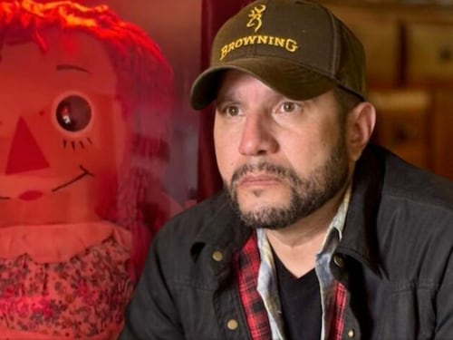 El guardián de Annabelle que dormía con un crucifijo y agua bendita: otra muerte a la leyenda negra de la muñeca embrujada
