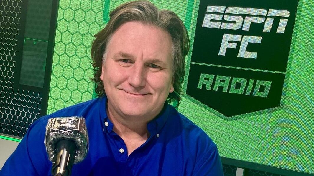 El retirado delantero y actual comentarista deportivo se comparó con Esteban Paredes.