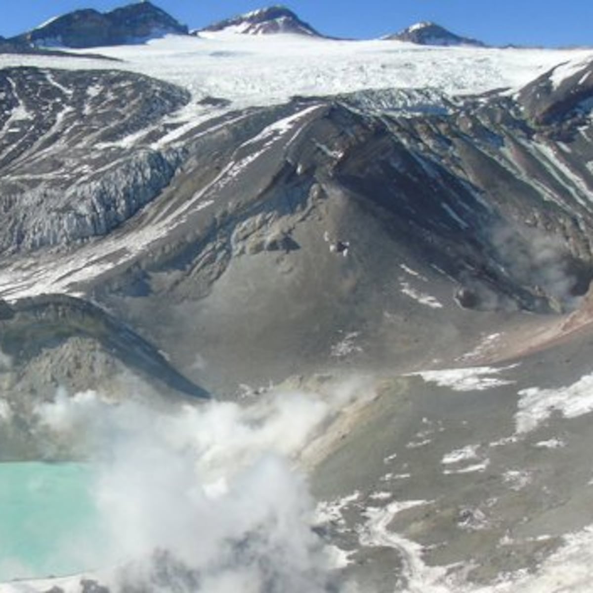 Senapred vigila actividad del volcán Tupungatito en San José de Maipo tras sismos Senapred vigila actividad del volcán Tupungatito en San José de Maipo tras sismos