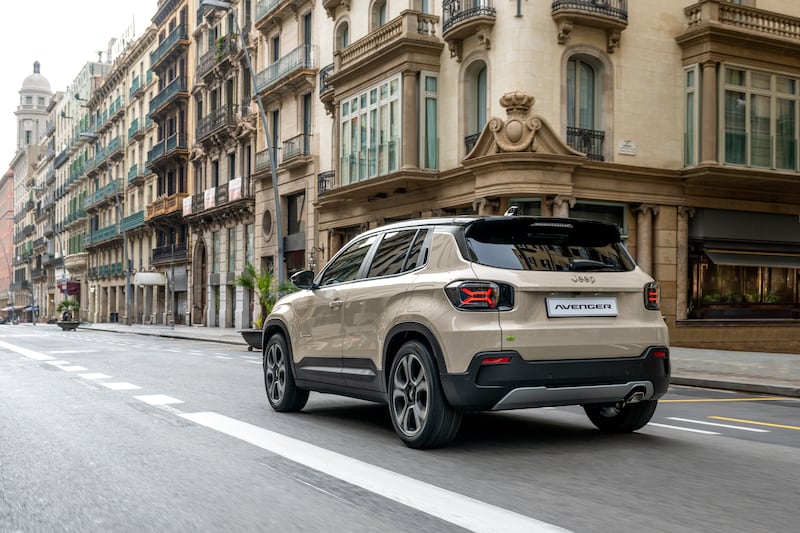 Jeep introduce en Chile el Avenger híbrido y eléctrico