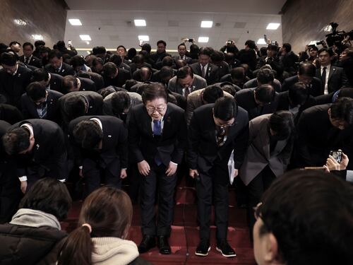 Líderes surcoreanos hacen llamada a la calma tras la moción contra el presidente Yoon