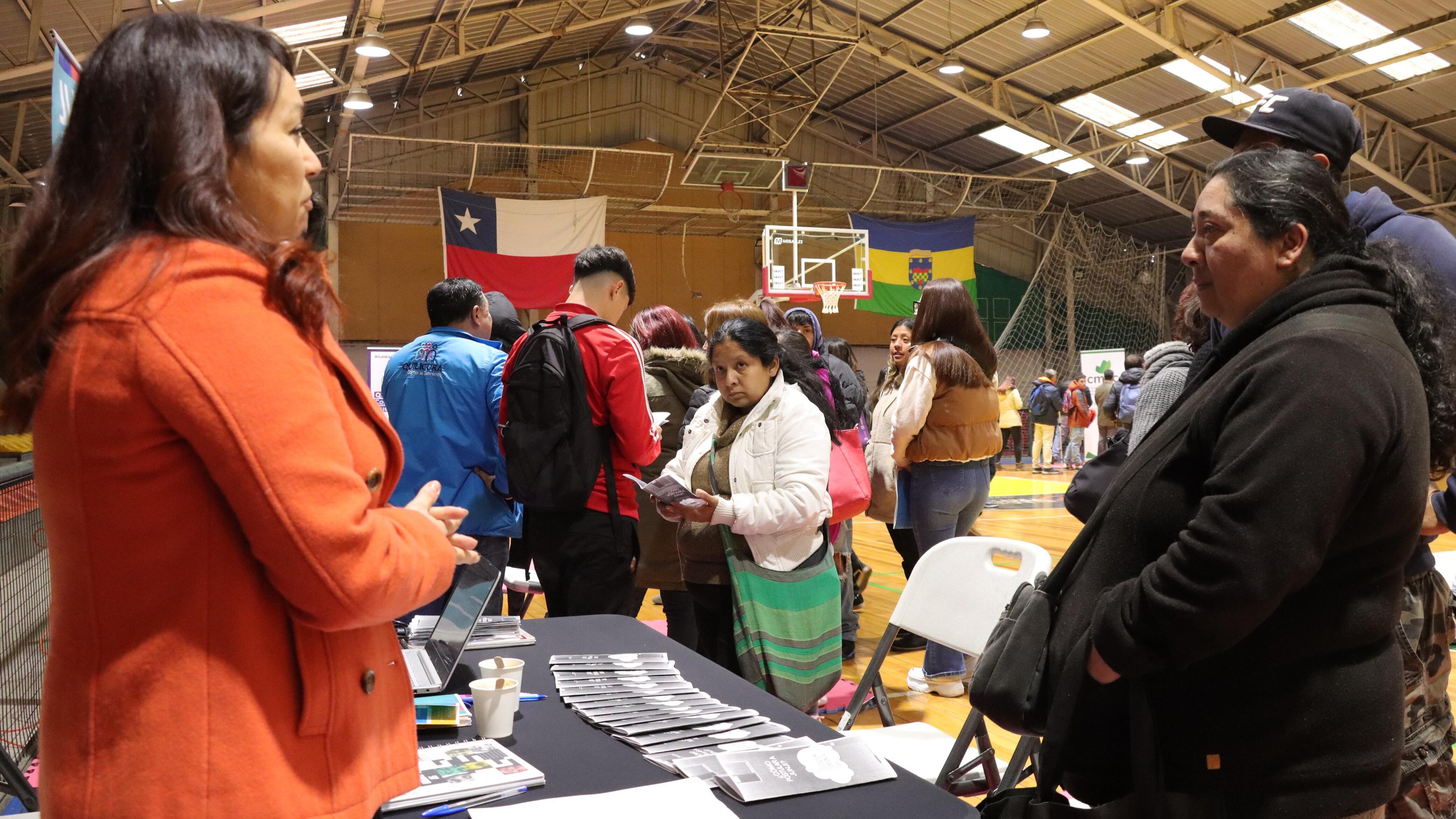“Nunca más sin nosotras”: Feria laboral en Quilicura ofrecerá más de 100 vacantes para mujeres