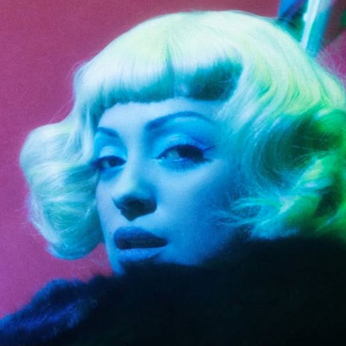 Mon Laferte apoya a Jeannette Jara en cierre de mesas electorales Mon Laferte apoya a Jeannette Jara en cierre de mesas electorales