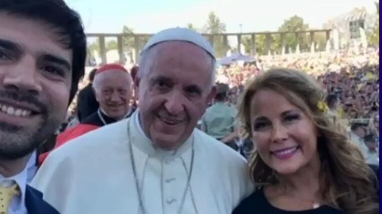 El día que Cathy Barriga rompió protocolo por una foto con el Papa Francisco