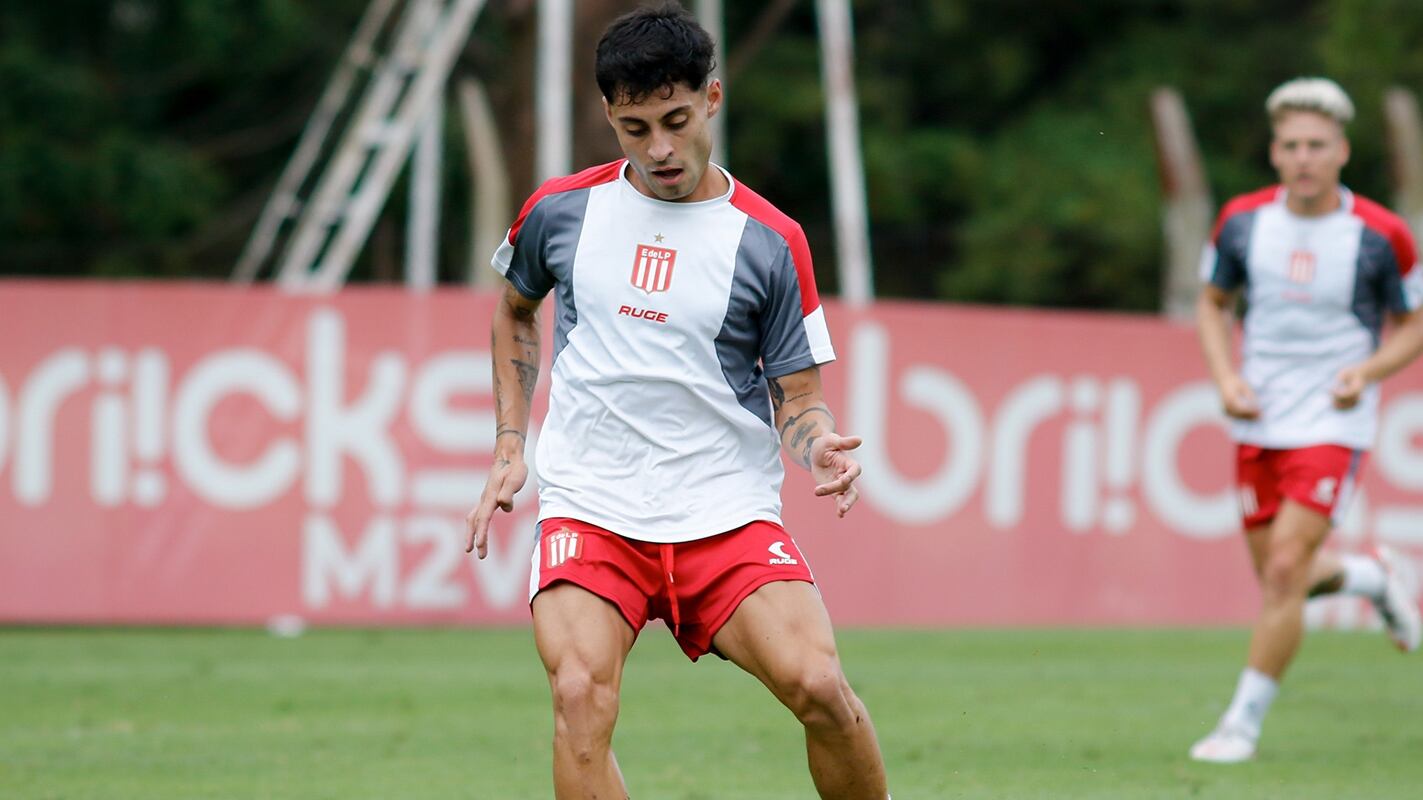 Esta tarde el club platense entregó un nuevo reporte médico por el estado del delantero chileno.