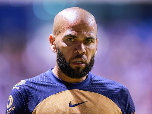 Cada vez más hundido: Dani Alves cedió y cambió por cuarta vez sus declaraciones