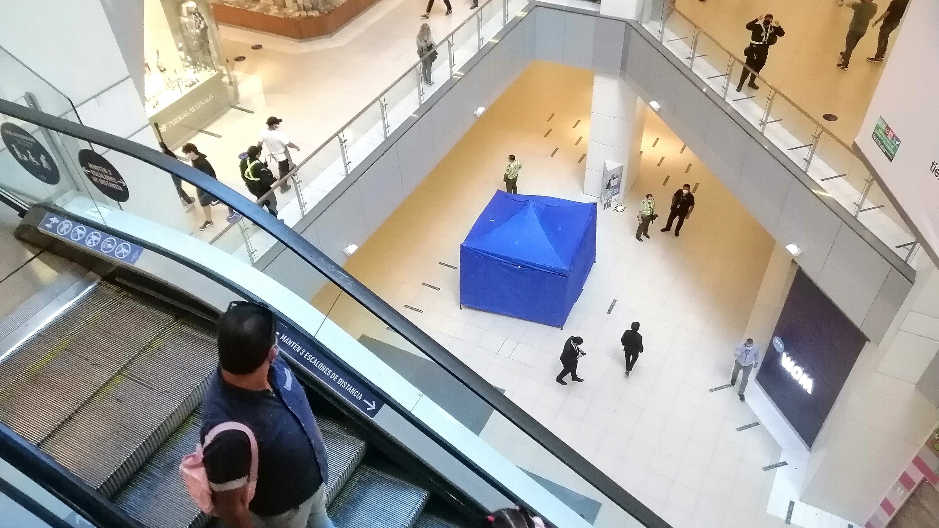Suicidio al interior del Costanera Center